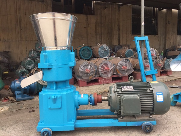 禽畜飼喂顆粒飼料的好處、飼料攪拌機，顆粒機。